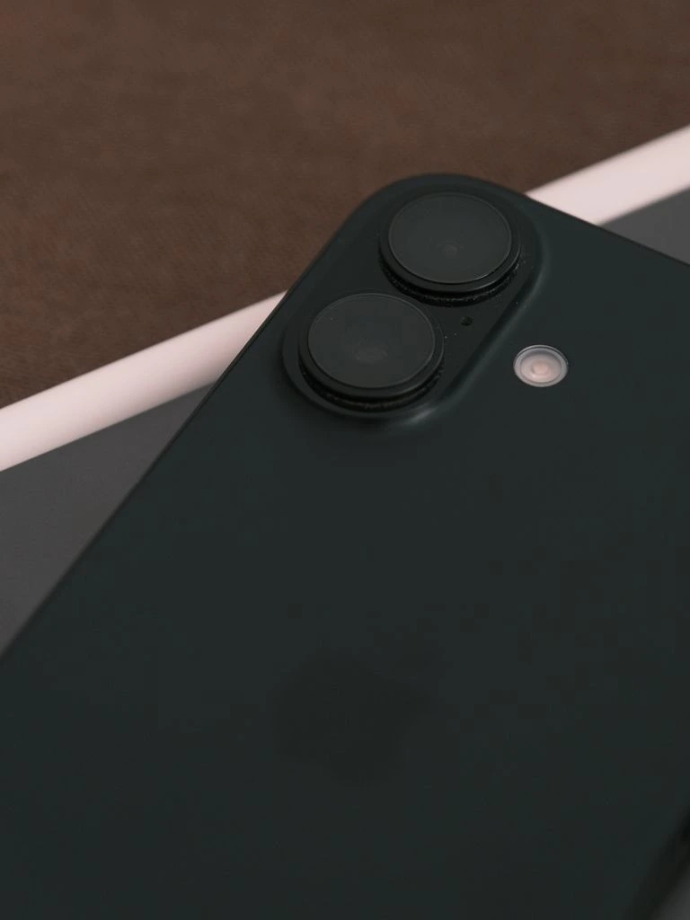 Rugged phone showing an offline job card with sync badge